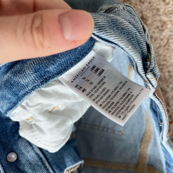 American Eagle Outfitters Light Blue stretch Ripped Boyfriend Jeans - Picture 3 of 8